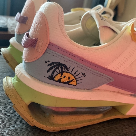 Women’s Nike Sun Club Air Max Sneakers Size 8.5 - Picture 2 of 11